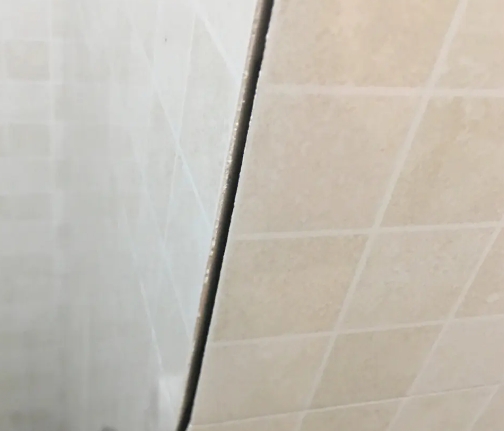 进贤瓷砖空鼓维修公司分享阳台瓷砖脱落的修复过程可以分为以下几个步骤