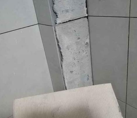 进贤瓷砖空鼓维修公司分享下厨房瓷砖脱落的补救措施。